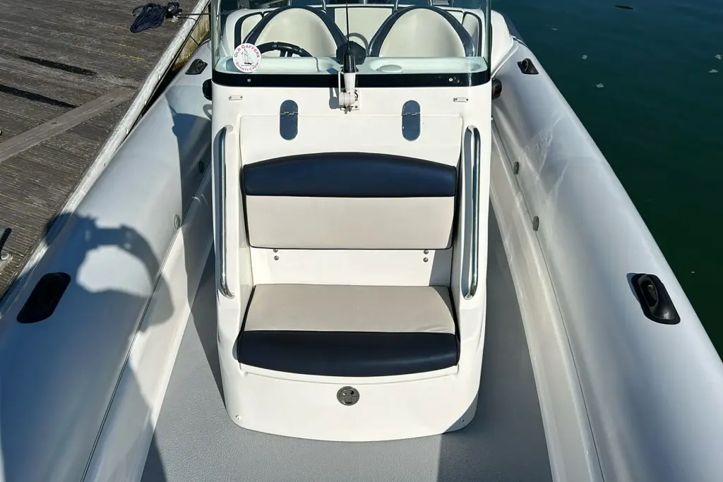 2004 Scorpion 8.1m rib