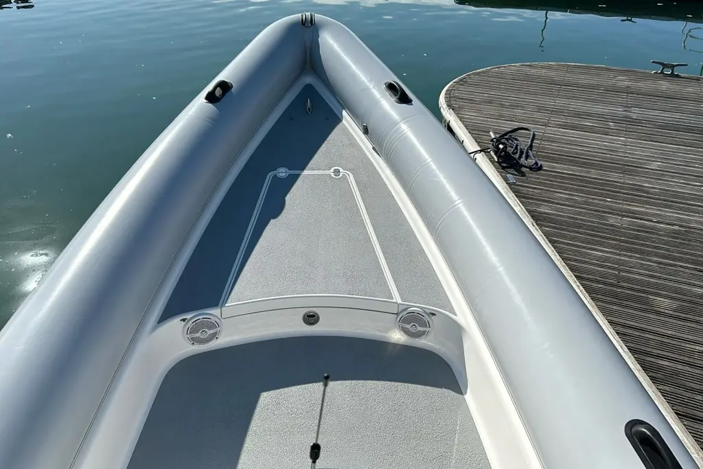 2004 Scorpion 8.1m rib