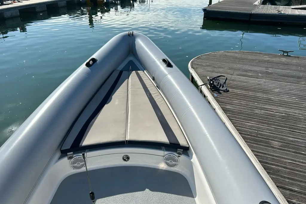 2004 Scorpion 8.1m rib