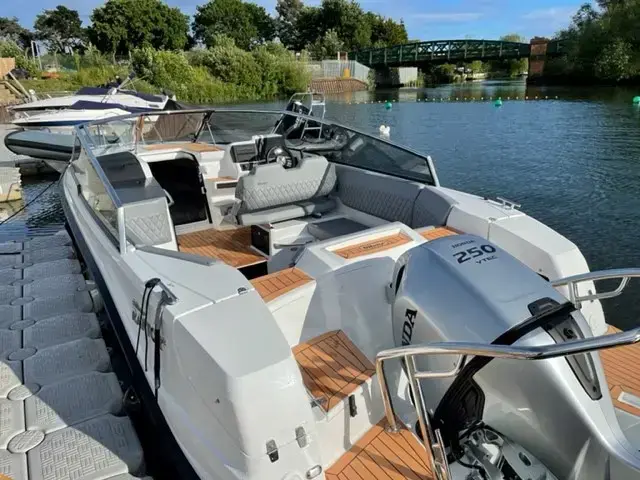 Silver Boats Raptor DCz