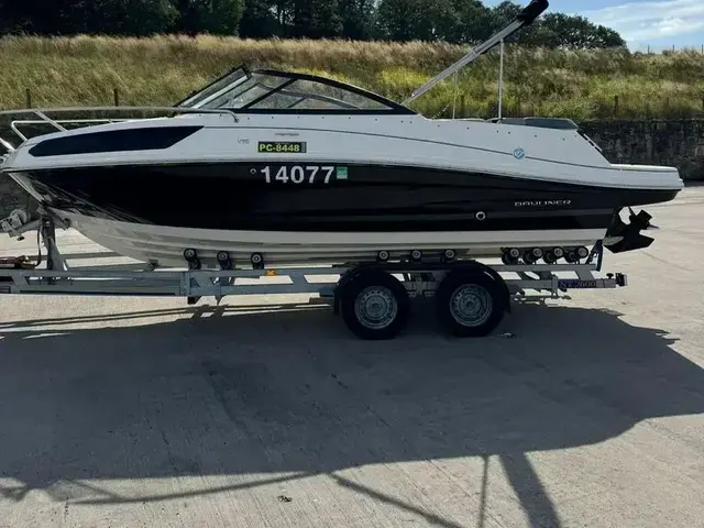 Bayliner VR5 Bowrider I-O