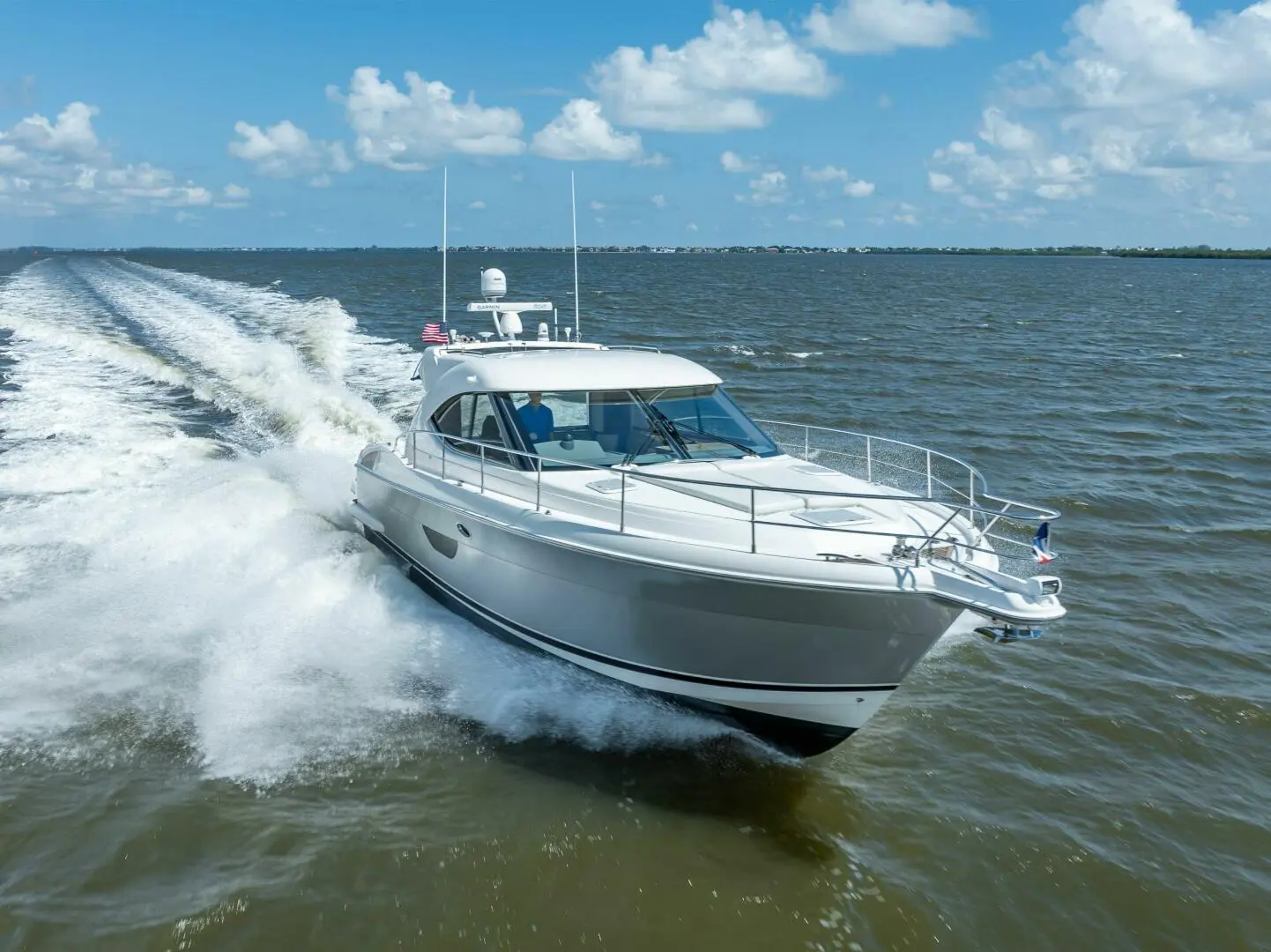 2009 Riviera 4400 sport yacht