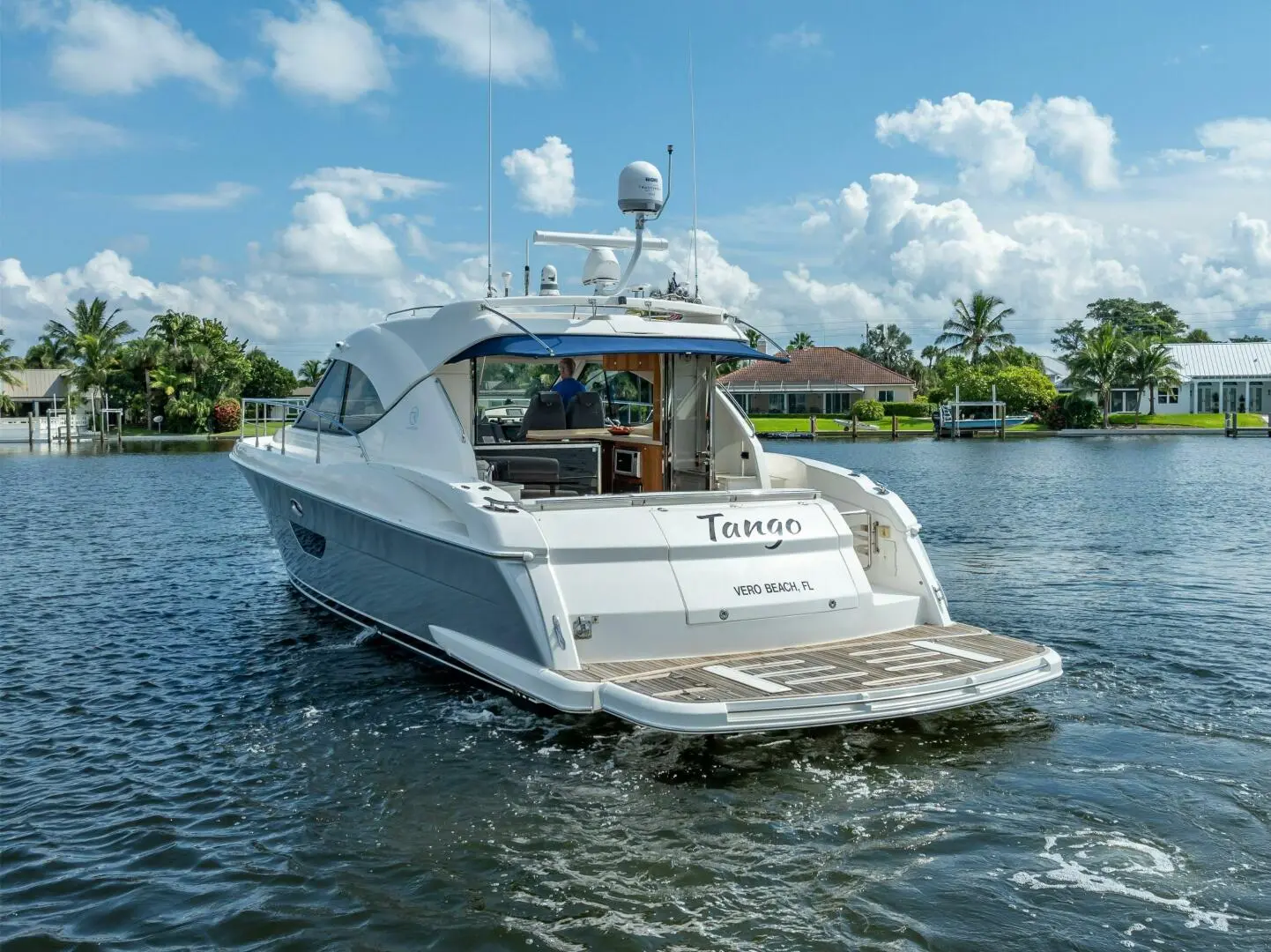 2009 Riviera 4400 sport yacht