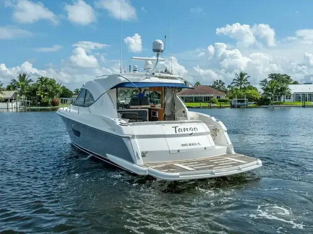 Riviera 4400 Sport Yacht