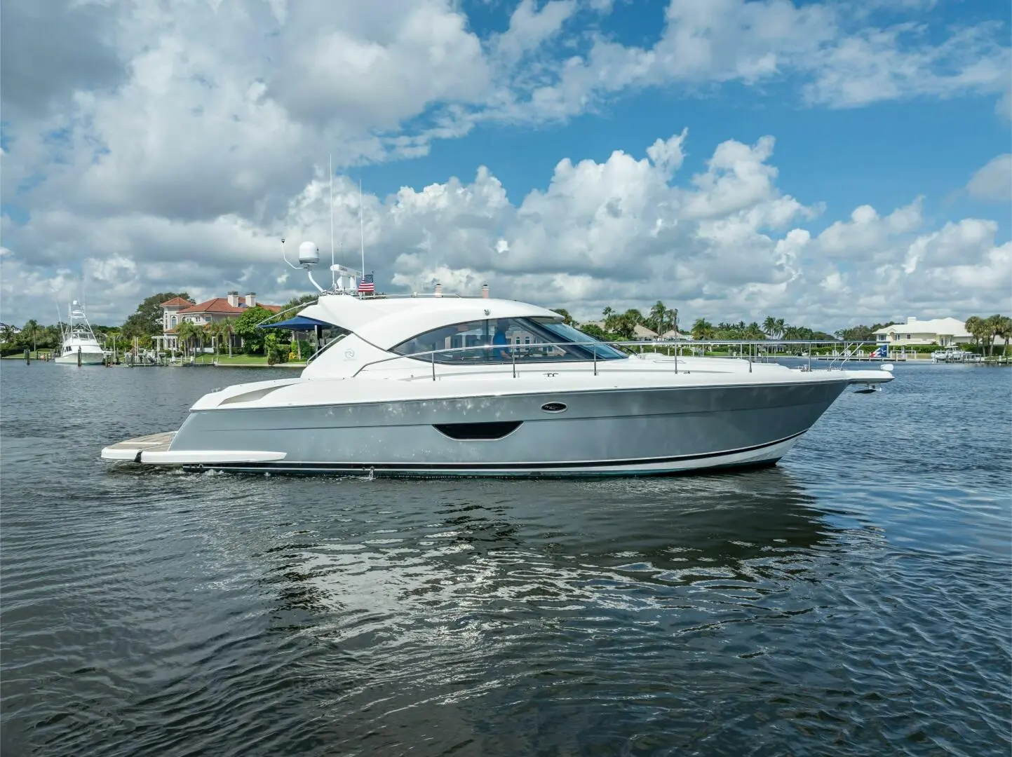 2009 Riviera 4400 sport yacht