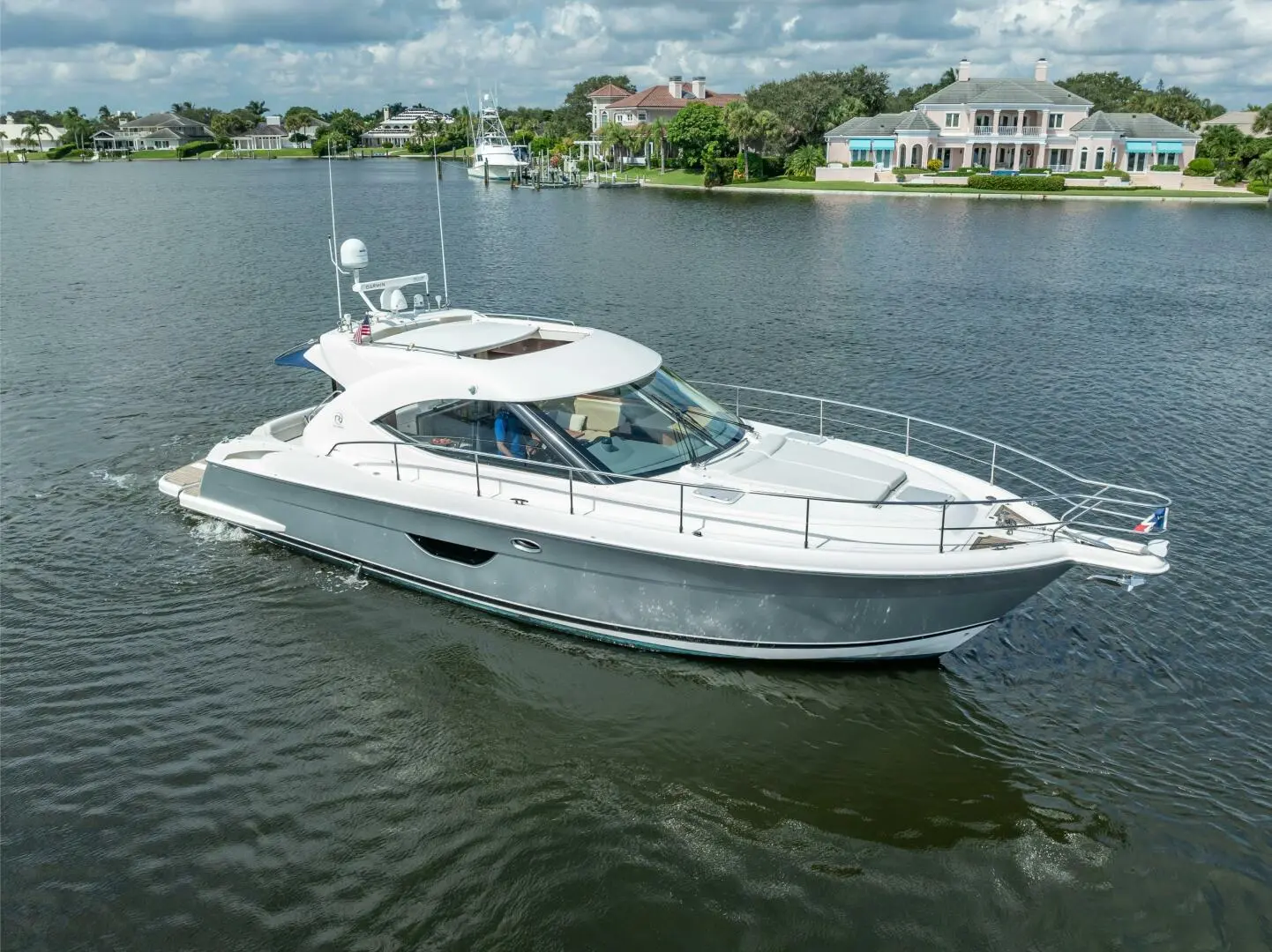 2009 Riviera 4400 sport yacht