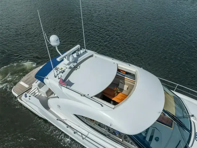 Riviera 4400 Sport Yacht