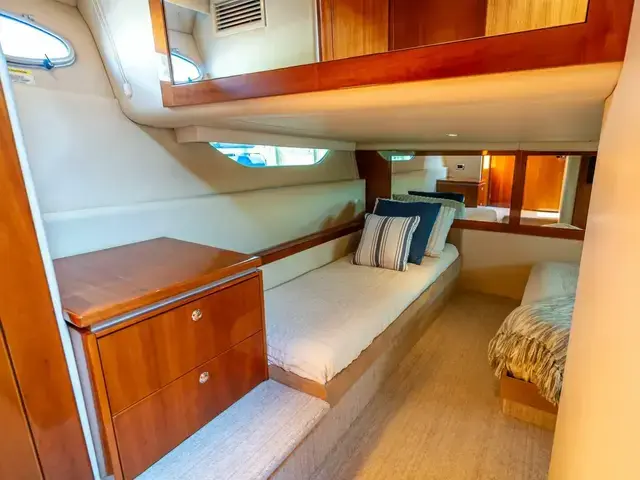 Riviera 4400 Sport Yacht