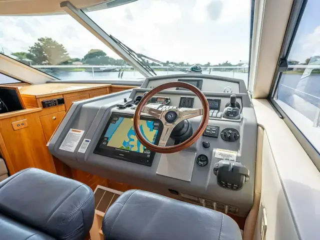 Riviera 4400 Sport Yacht