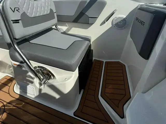 Bayliner VR5 Bowrider I-O