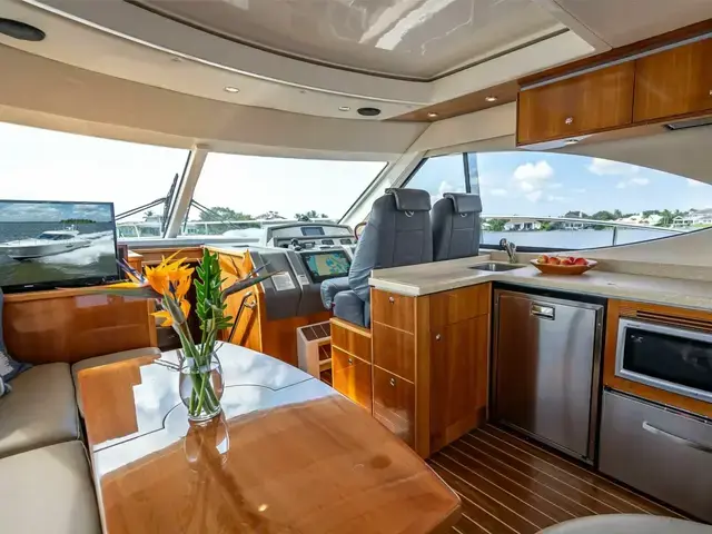 Riviera 4400 Sport Yacht