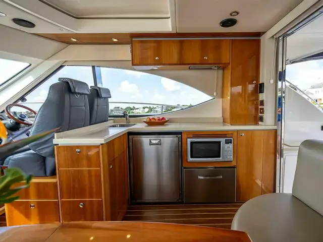 Riviera 4400 Sport Yacht