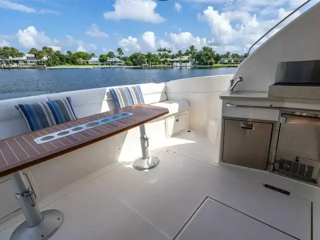 Riviera 4400 Sport Yacht