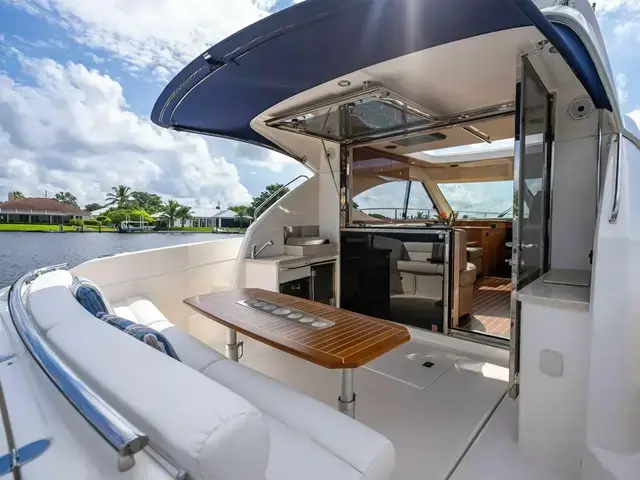 Riviera 4400 Sport Yacht