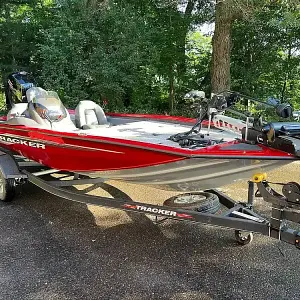 2022 Tracker Boats Pro Team 195TXW