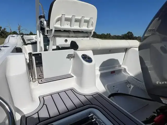 Tidewater Boats 210 CC Adventure