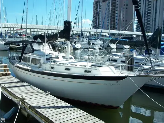 Islander 38 Freeport Sloop