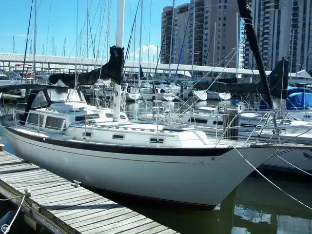 Islander 38 Freeport Sloop