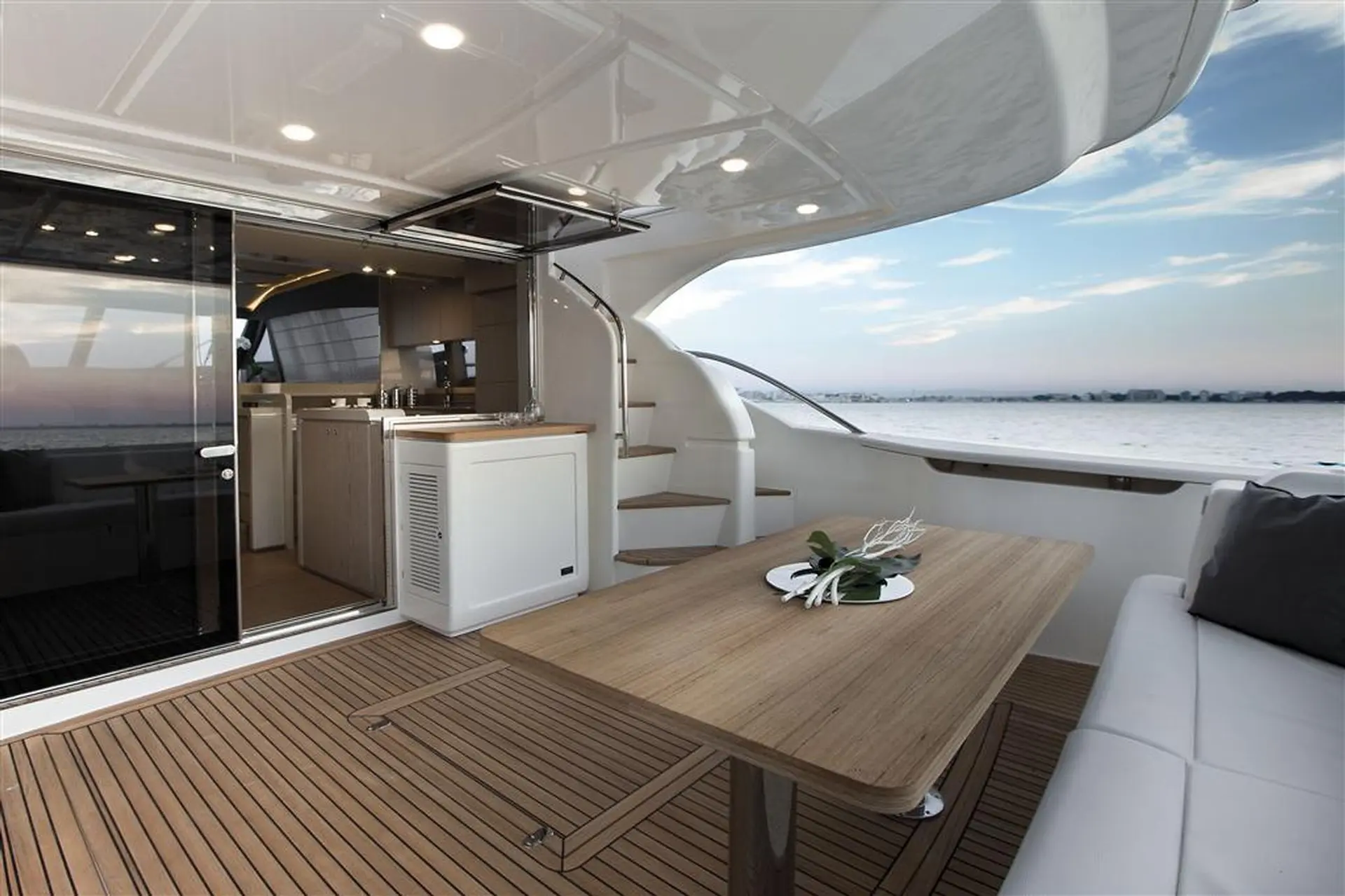 2018 Ferretti 650