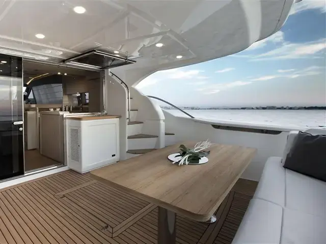 Ferretti Yachts 650