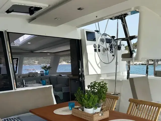 Fountaine Pajot Lucia 40