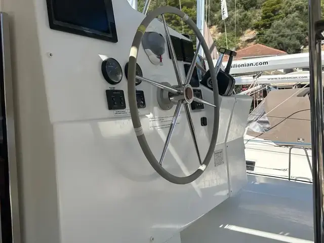 Fountaine Pajot Lucia 40