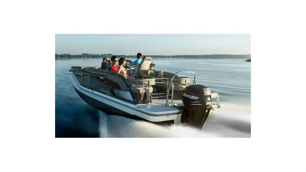 2016 Bayliner element xr7