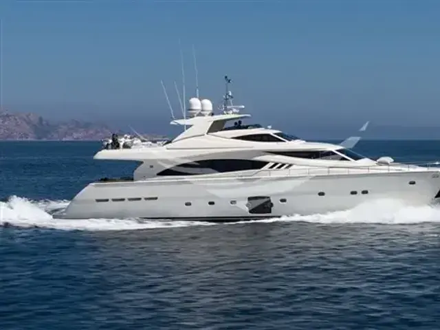 Ferretti Yachts 881