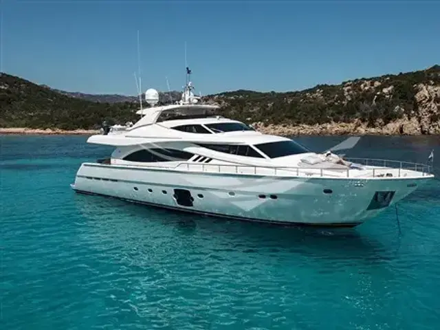 Ferretti Yachts 881