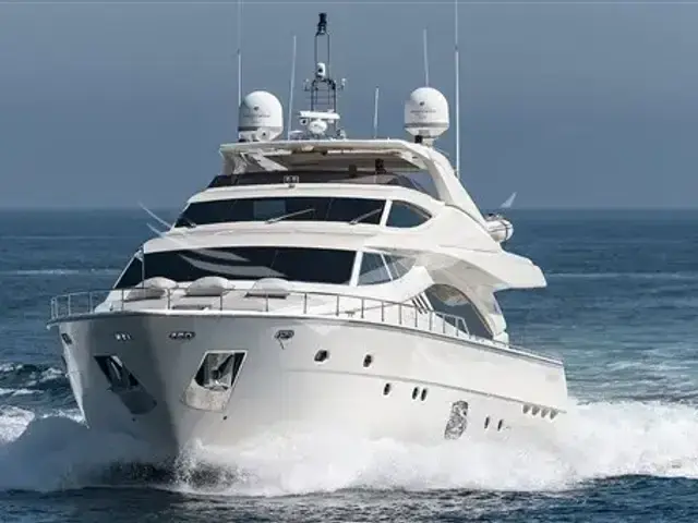 Ferretti Yachts 881