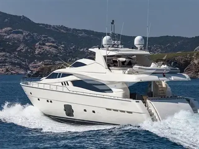 Ferretti Yachts 881