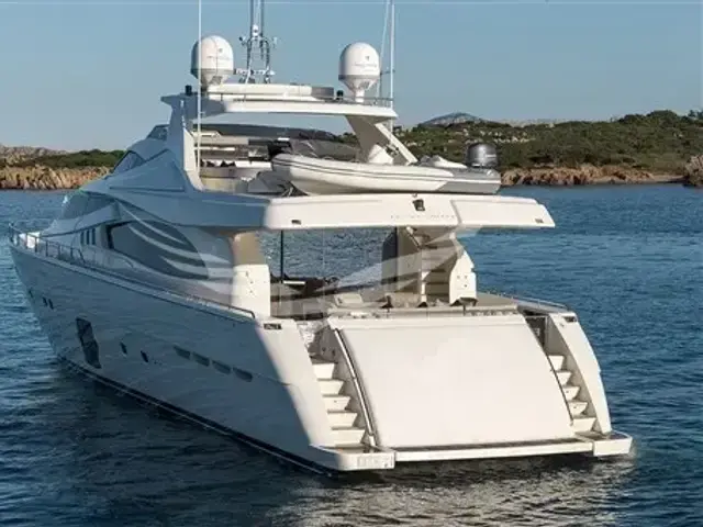 Ferretti Yachts 881