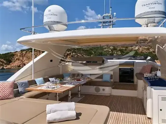 Ferretti Yachts 881