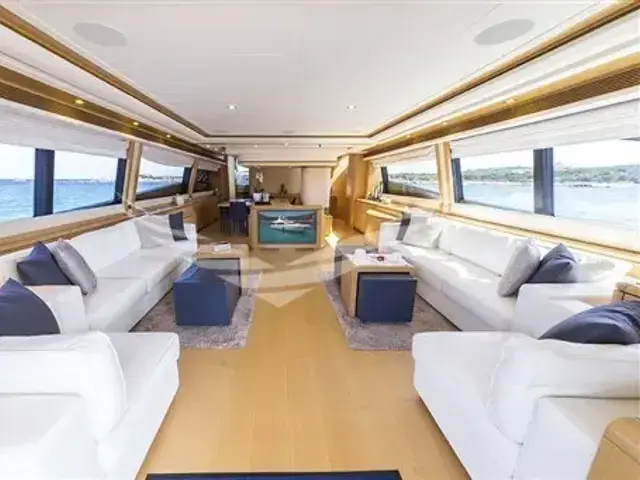 Ferretti Yachts 881