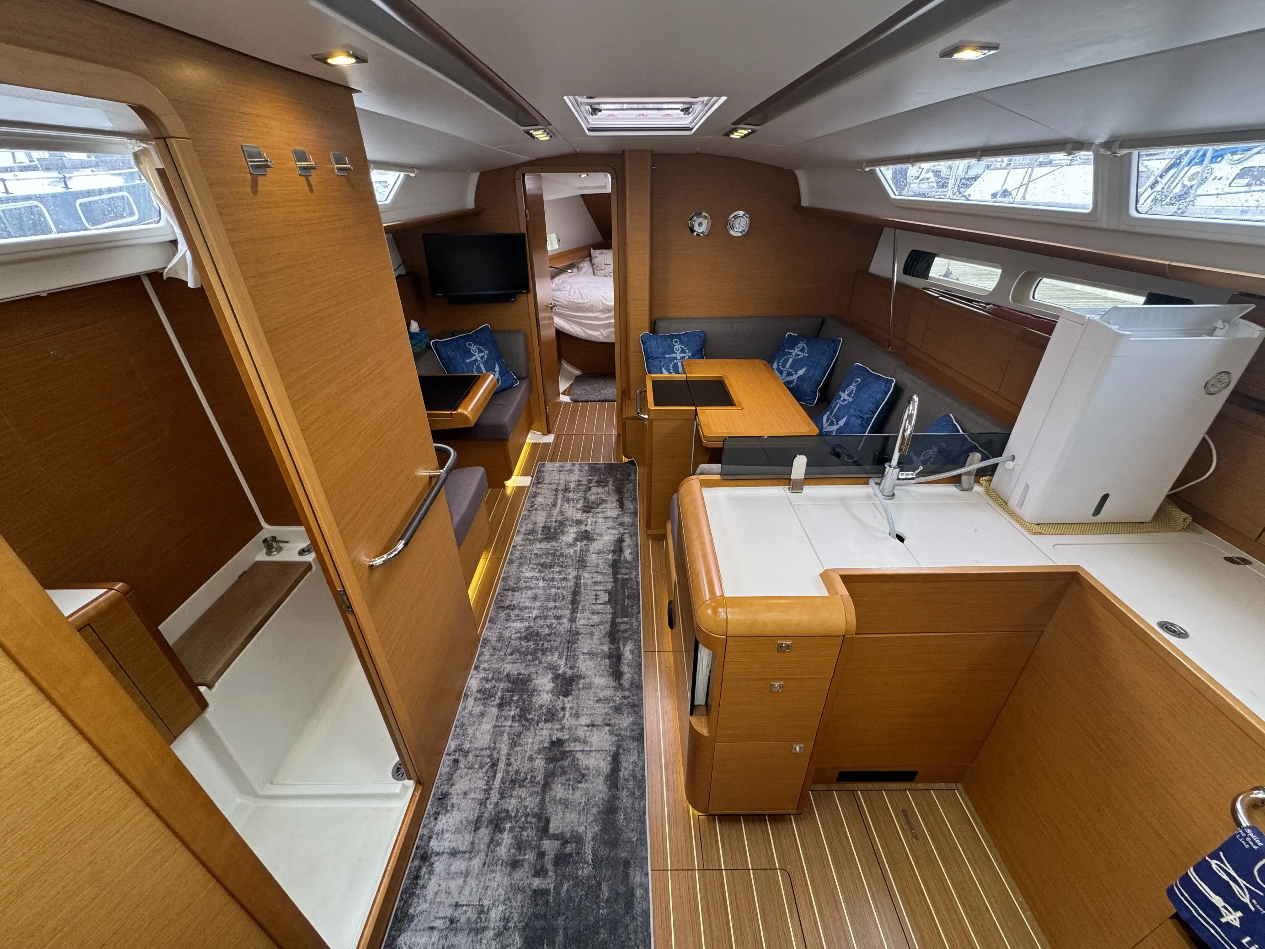 2011 Jeanneau sun odyssey 409