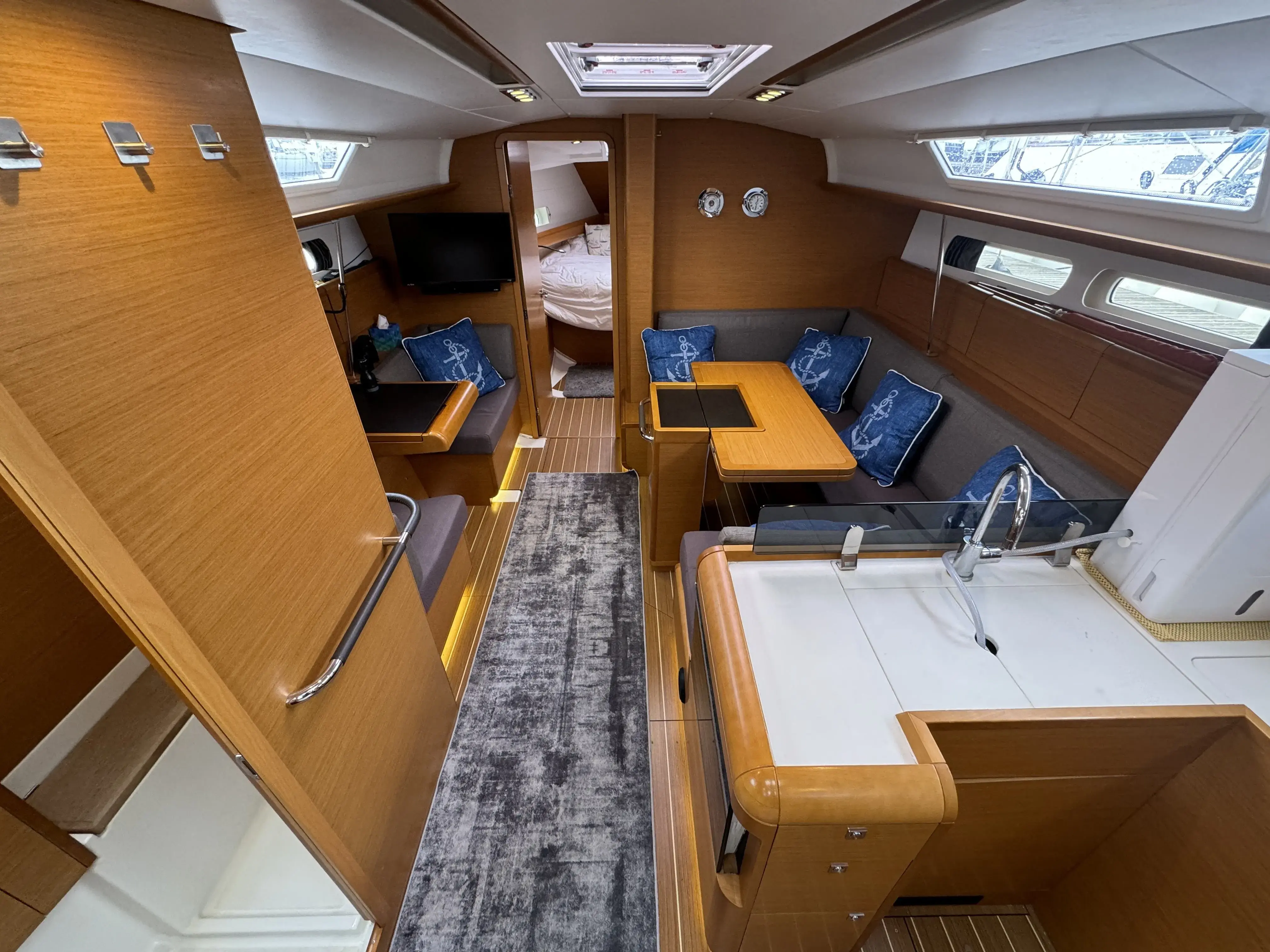 2011 Jeanneau sun odyssey 409