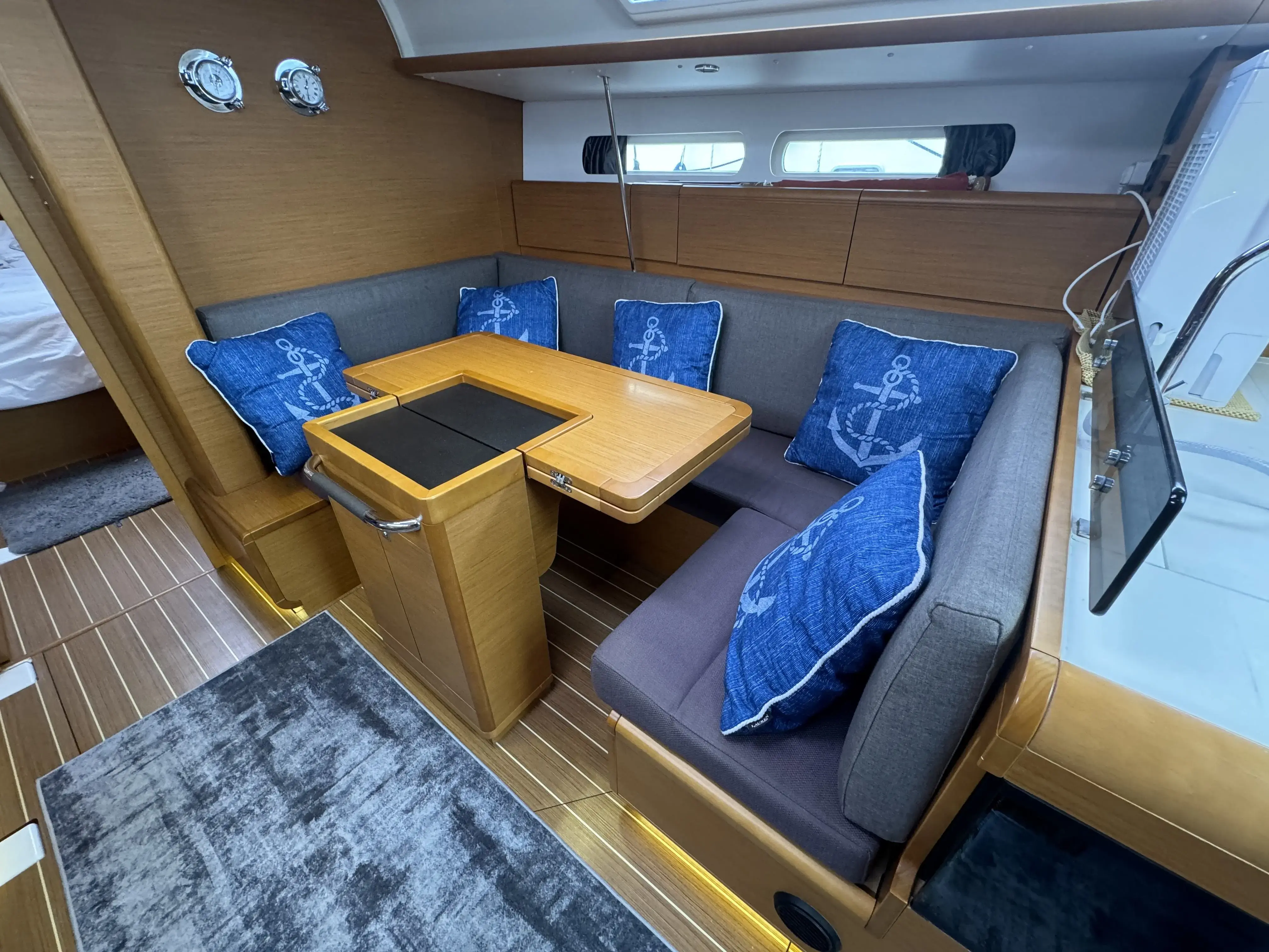 2011 Jeanneau sun odyssey 409