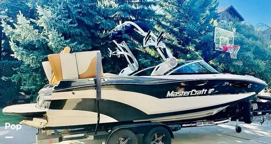 2021 Mastercraft xt 22