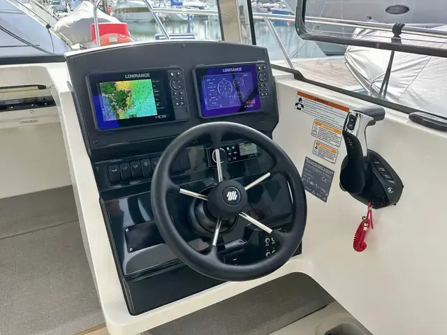 Quicksilver 625 Pilothouse