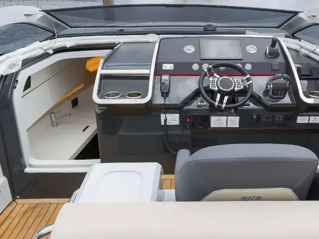 Fairline F Line 33