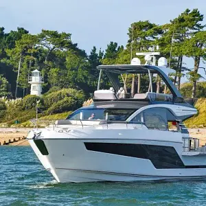 2025 Fairline Squadron 58