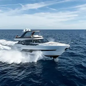 2025 Fairline Squadron 68