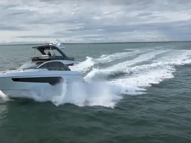 Fairline Squadron 58