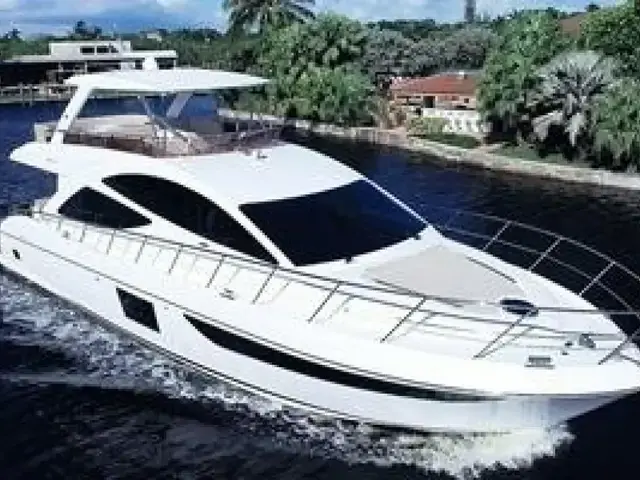 Dyna Hard Top Motor Yacht