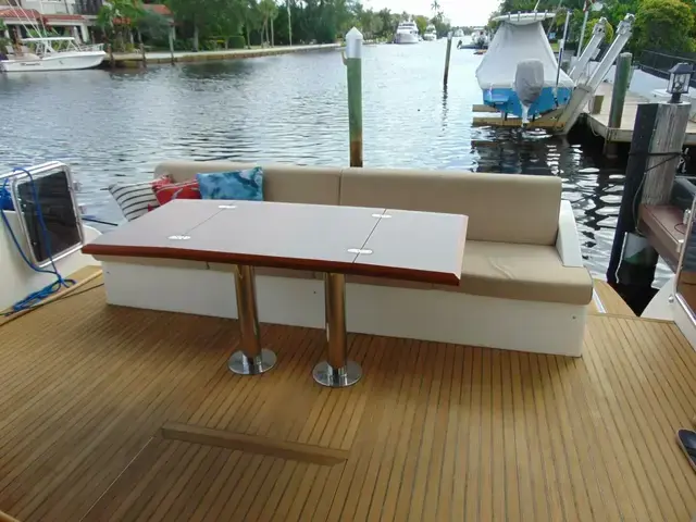 Dyna Hard Top Motor Yacht