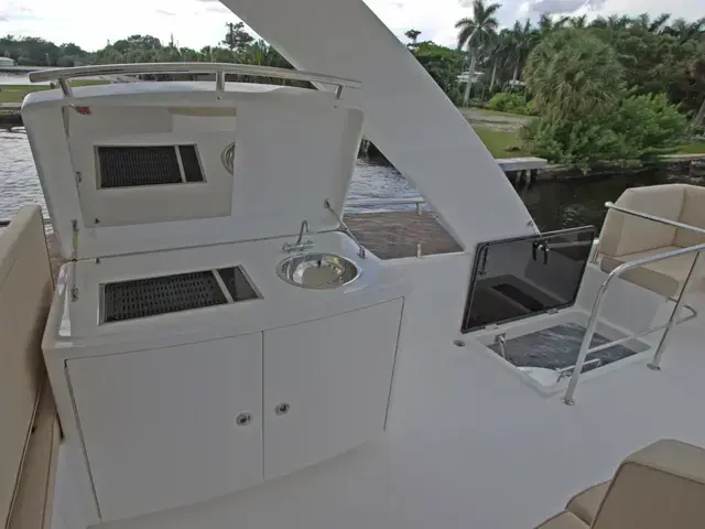 Dyna Hard Top Motor Yacht