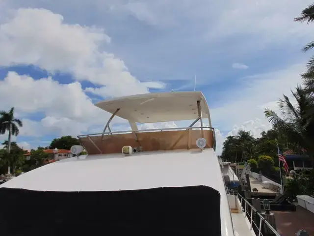 Dyna Hard Top Motor Yacht