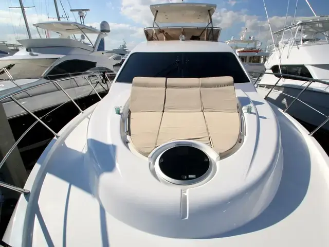 Dyna Hard Top Motor Yacht