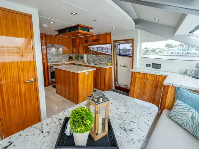 Hatteras 80 Motor Yacht