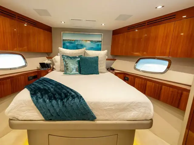 Hatteras 80 Motor Yacht